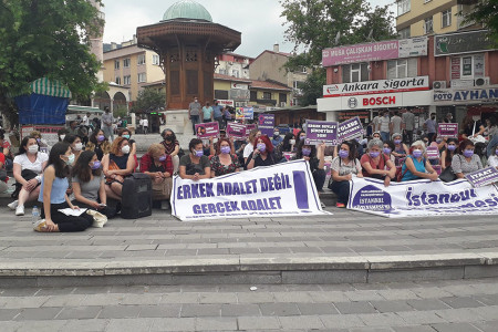 Bursa'da kadınlar buluştu: İstanbul Sözleşmesi uygulansın