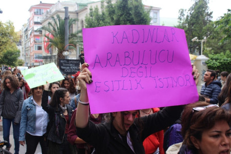 Şiddete, yoksulluğa, adaletsizliğe karşı ayakta kalmak