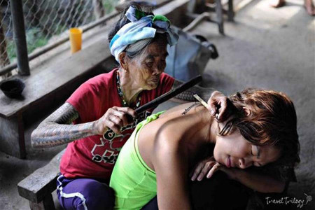 GÜNÜN GÜZELİ: Filipinler’in en yaşlı dövmecisi Whang Od Oggay