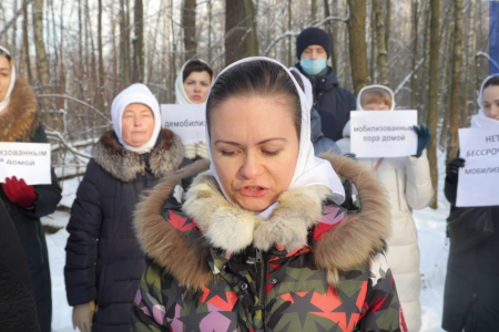 Rusya'da çocuklarının, eşlerinin ölüme gönderilmesine karşı çıkan kadınlar: Eve Dönüş Yolu