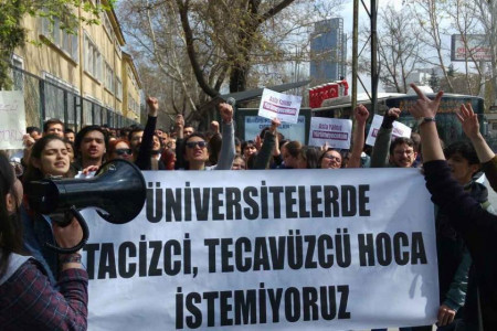 Ege Üniversitesi öğrencileri tacize sessiz kalınmasına tepkili