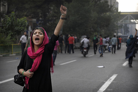 İranlı kadınlar bir adım bile geri atmıyor