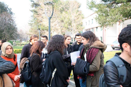 YTÜ’lü öğrenciler Prof. Bedri Gencer’in görevden alınması için dilekçe topluyor
