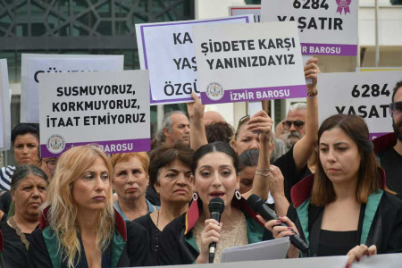 İzmir Barosundan kadın cinayetlerine tepki: Boşanmayı değil şiddeti önle