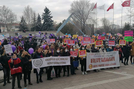 Ankara’da kadınlar haykırdı: Şiddete, krize ve yoksulluğa karşı yaşasın 8 Mart