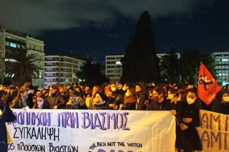 Yunanistan’da binlerce kadın cinsel saldırıya karşı sokağa çıktı