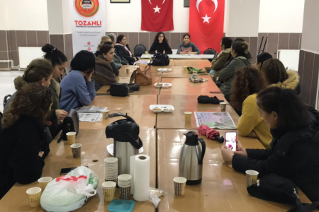 Kadınlar yerel seçim öncesi talepleri için Güzeltepe'de yan yana geldi