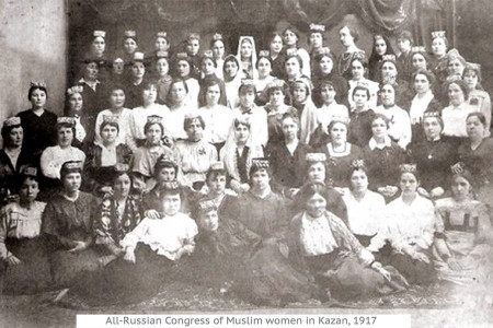 Doğu halklarının Bolşevik kadınları
