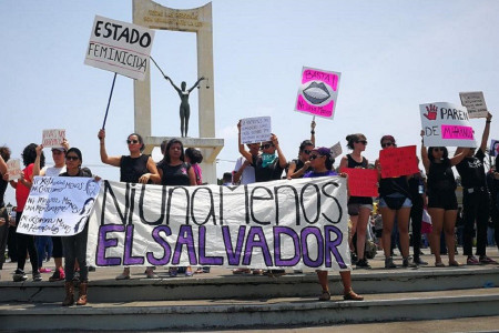 EL SALVADOR: Eril şiddet kadınların hayatını cehenneme çeviriyor*