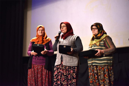GÜNÜN MÜCADELE ÖDÜLÜ: Termiğe karşı direnen Pınarçalı kadınlara