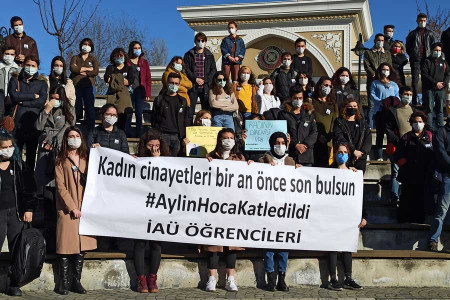 İstanbul Aydın Üniversitesi öğrencileri katledilen hocalarını andı