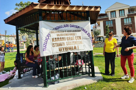 Tuzluçayırlı kadınlar 'İstanbul Sözleşmesi'nden vazgeçmiyoruz' demek için buluştu