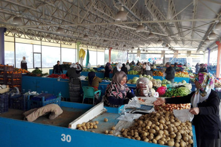 GÜNÜN GÜZELLİĞİ: Bağlar'da kadın semt pazarı