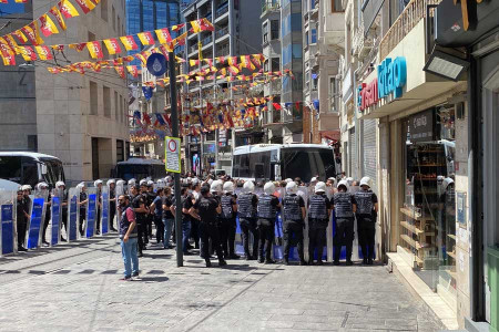 Cumartesi Anneleri, hak savunucuları ve EMEP İstanbul İl Başkanı Sema Barbaros gözaltına alındı