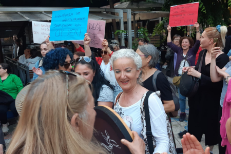 Maltepe'de kadınlar zincir oluşturdu: Karanlığa geçit vermeyeceğiz