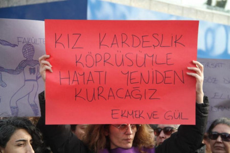 İstanbullu kadınlara Kız Kardeşlik Köprüsü çağırısı: Hayatı yeniden kuruyoruz