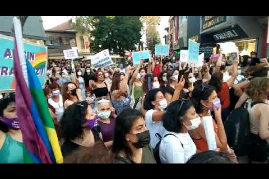 Antalya’da 1 Temmuz yürüyüşünde darp edilen kadın: Polis sadece seyretti!