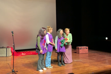 Jülide Kural, Ben Rosa Luxemburg oyununu Kız Kardeşlik Köprüsü için sahneledi