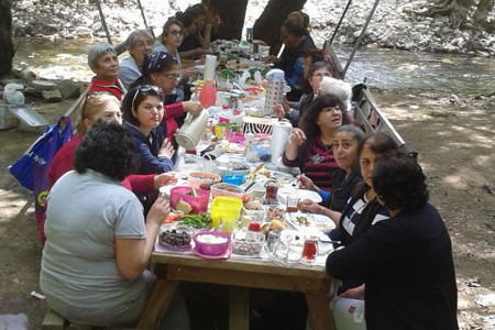 Edremit’te kadınlar 1 Mayıs’a hazırlanıyor