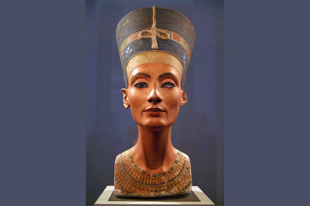GÜNÜN KADINI: Mısır Kraliçesi Nefertiti