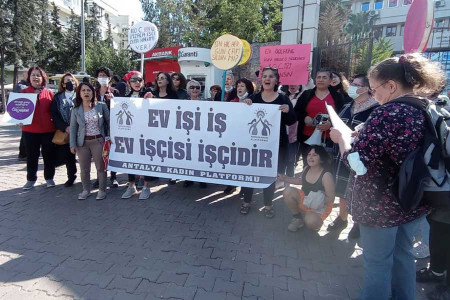Antalya Kadın Platformu hizmet tespit davası reddedilen Minire İnal’a destek verdi: Ev işçisi işçidir