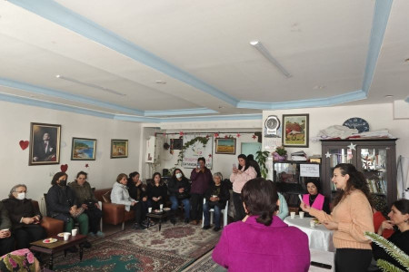Kadınlar, Tuzluçayır Kadınlar Dayanışma Derneği'nde mahalle sorunlarını konuştu