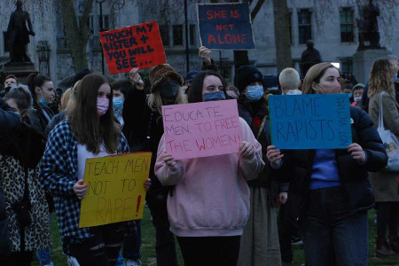 İngiltere’de okullardaki sistematik taciz ve cinsel istismara karşı kampanya