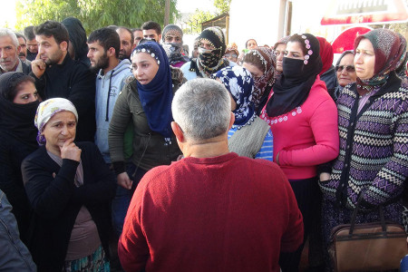 GÜNÜN İSYANI: Mersin’de işçi kadınlar zam için eylem yaptı