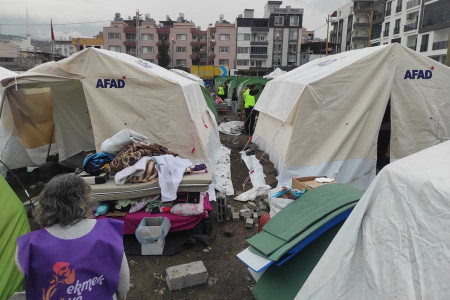 AFAD, İskenderun'da çadırlarımıza el koydu: #KızkardeşlikKöprüsü'nü yıkamazsınız