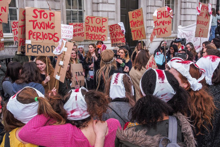 İngiltere’de 'tampon vergisi' kürtaj karşıtlarına kaynak yapıldı