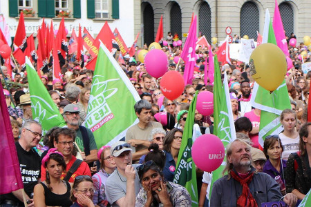 İsviçre’de kadınlar genel greve çıkıyor