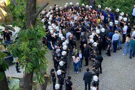 Boğaziçi Üniversitesi'nde Onur Yürüyüşü'ne polis müdahalesi