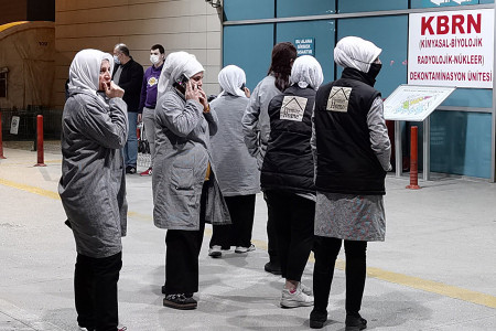 Bursa'da tekstil fabrikasında 20 kadın işçi boyadan zehirlendi