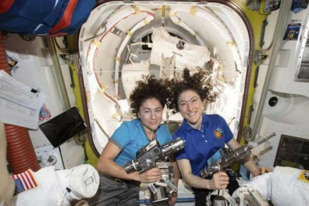 GÜNÜN İLKİ: Yılın ilk uzay yürüyüşünü kadınlar yapacak