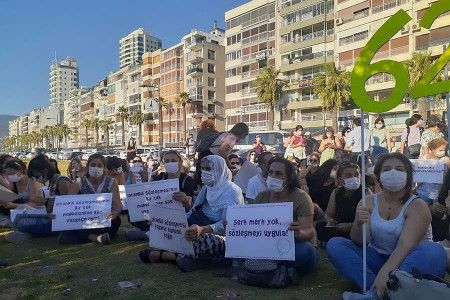 İzmirli kadınlar kararlı: İstanbul Sözleşmesi'ne sahip çıkacağız