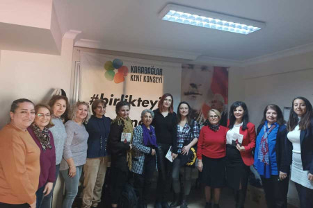 Karabağlar Kent Konseyi Kadın Meclisi İzmir’de kadın gazetecilerle buluştu