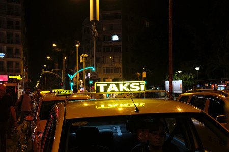 Her iki kadından biri gece taksiye binmekten korkuyor