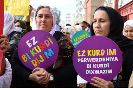 Türkçe dışında ana dili olan kadınlar dillerini konuşamıyor
