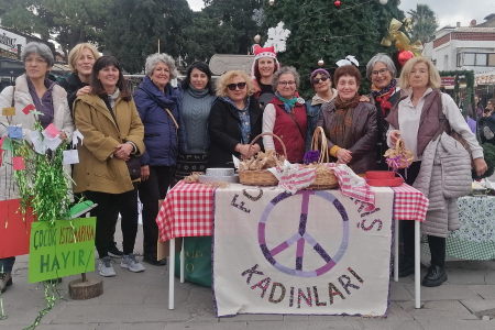 Foça Barış Kadınları: Yeni yıl barış, kardeşlik, umut yılı olsun