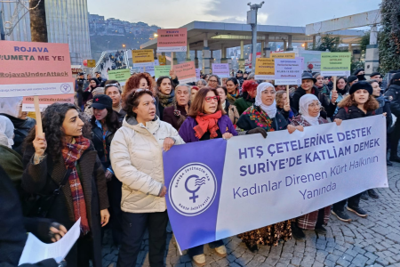 İzmir BİV: 'Rojava'ya saçlarımızı örerek sesleniyoruz, yalnız değilsiniz'
