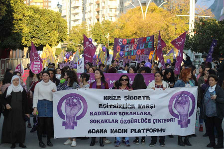 Adana’da 8 Mart’ta LGBTİ ve Boğaziçi’ne kayyum rektör atanmasına dair dövizlere yasak!