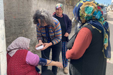 İskenderun’da #KızKardeşlikKöprüsü devam ediyor, sağlık taramaları sürüyor