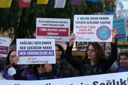 İzmir'de kadınlar Bir Öğün Ücretsiz Yemek için buluştu: Çocuklarımızın hakkı olanı istiyoruz!