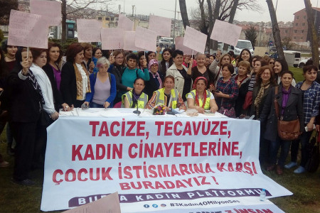 Çanakkale’den Ankara’ya yürüyen kadınlar Bursa’da karşılandı