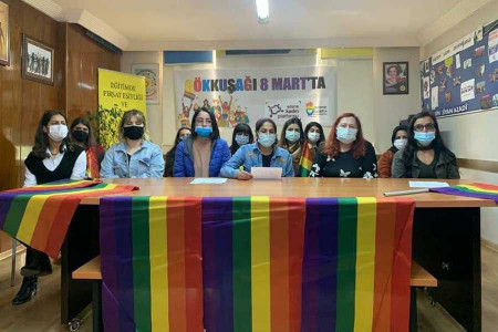 LGBTİ nefretine karşı Adana Kadın Platformu: Gökkuşağı her yerde!