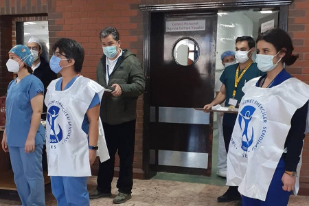 DEÜ Hastanesi SES işyeri temsilcisi Günseli Uğur görevinden uzaklaştırıldı