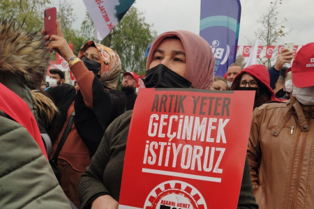 İzmir’den kadın işçilerin asgari ücret tepkisi: Türk-İş’e de AKP’ye de öfke büyük
