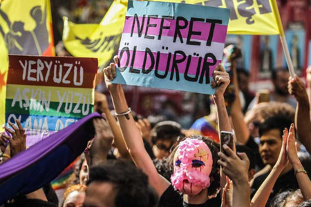 Saadet Partili İlçe Başkanının LGBTİ+ temalı çekim yaptığı için hedef gösterdiği fotoğrafçı: Susmayalım, kabullenmeyelim!