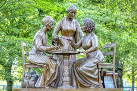 New York Central Park’ta ilk tarihi kadın heykeli