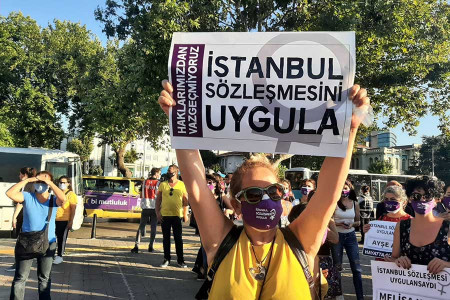 ‘İstanbul Sözleşmesinden vazgeçmiyoruz’ demek için her gün sokaklardayız